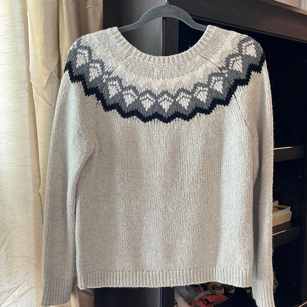 Cute and cozy Banana Republic sweater